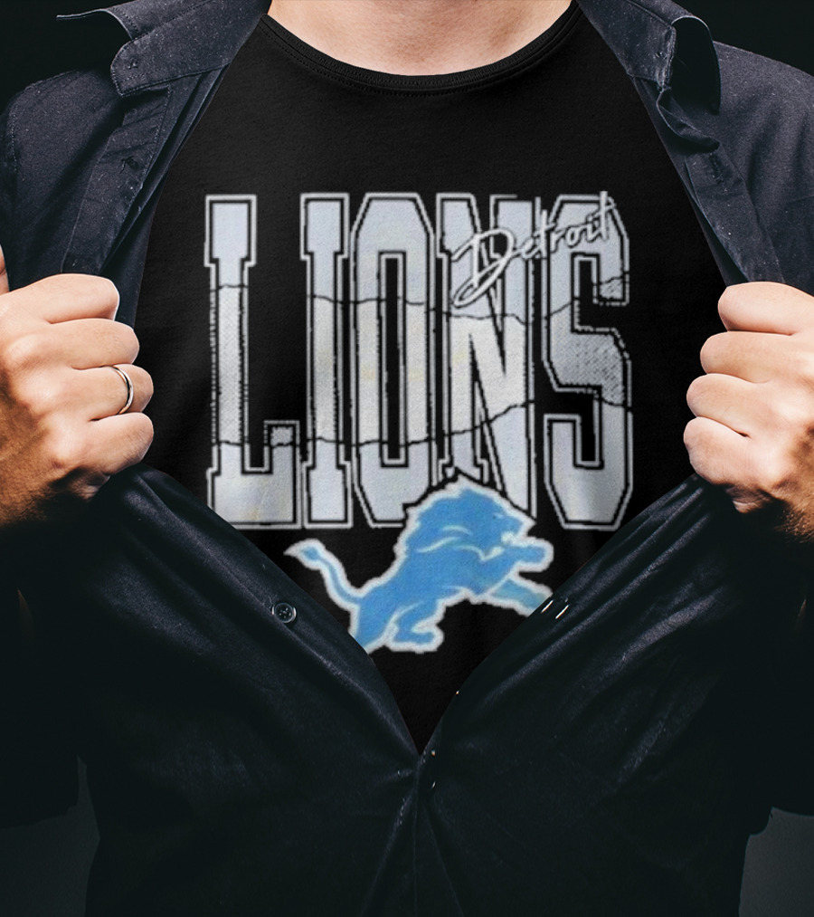 Detroit Lions Vintage Style Blue Lion Emblem On T-Shirt