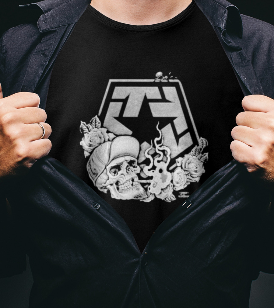 Tribal Gear Chuey Smoke Skull With Smoke And Roses T-Shirt