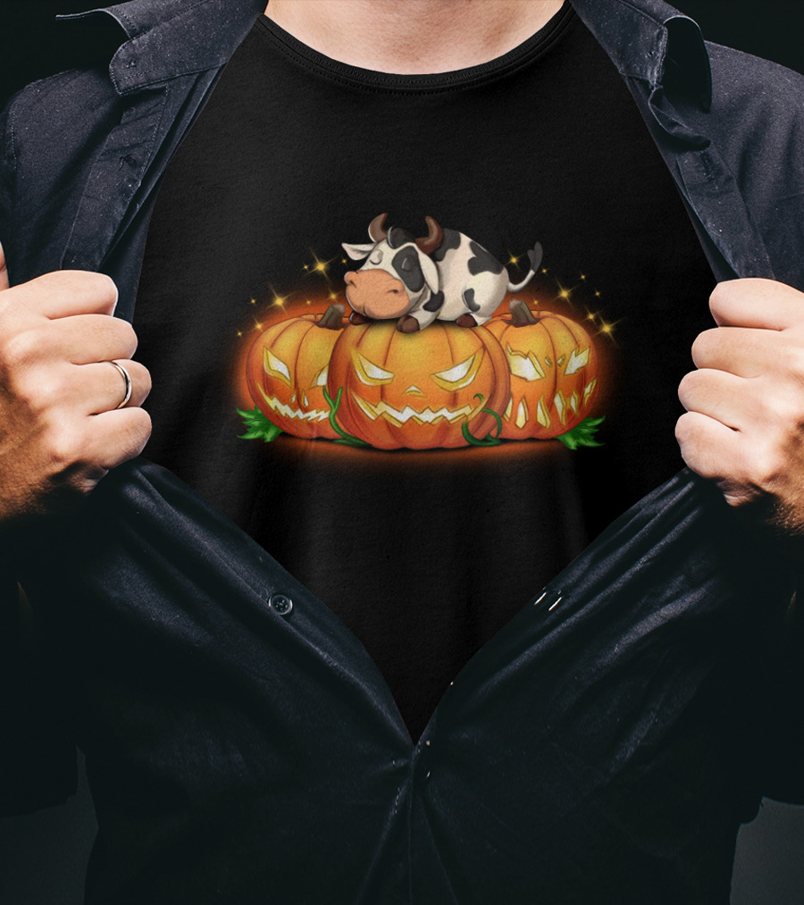 Sleeping Cow On Halloween Jack-O'-Lantern Pumpkins T-Shirt