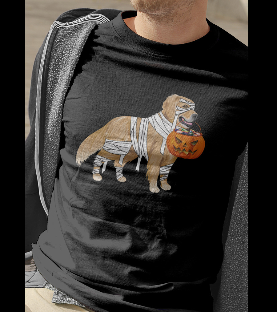Golden Retriever Mummy With Halloween Pumpkin Basket T-Shirt