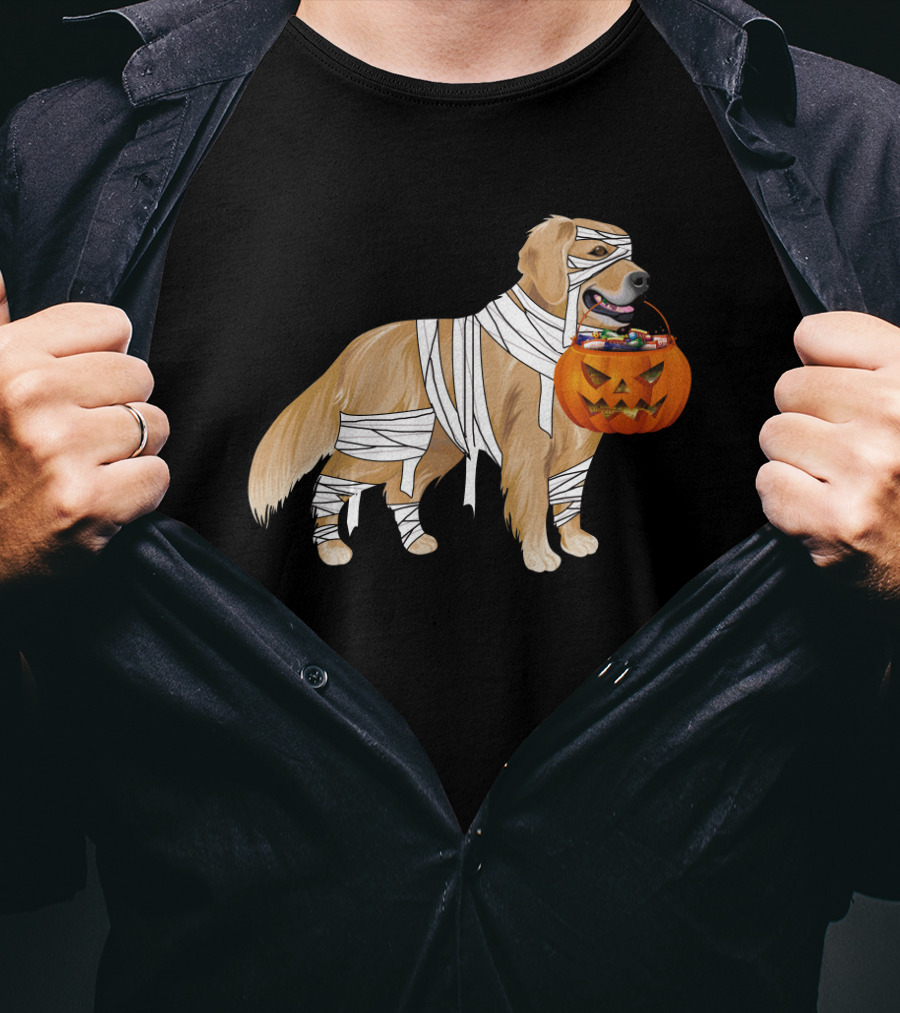 Golden Retriever Mummy With Halloween Pumpkin Basket T-Shirt