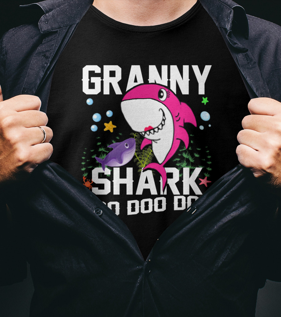 Granny Shark Doo Doo Doo Pink Shark Bubbles Starfish Crab T-Shirt