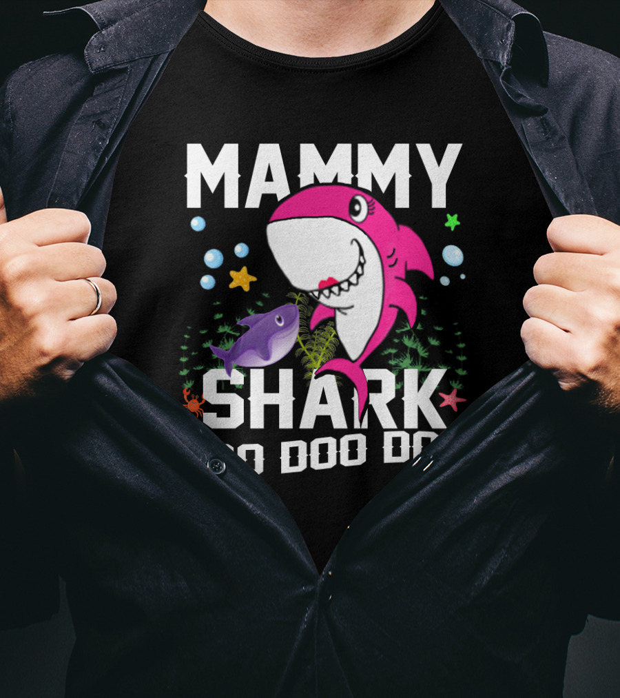 Mammy Shark Doo Doo Doo Pink Shark Starfish Bubbles Underwater Scene T-Shirt