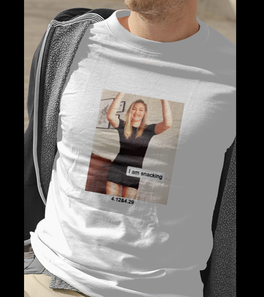 I Am Snacking 4.1284.29 T-Shirt