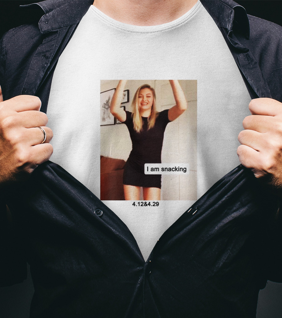 I Am Snacking 4.1284.29 T-Shirt