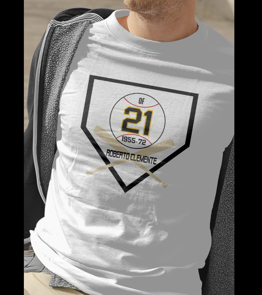Roberto Clemente Number 21 OF 1955-72 Home Plate With Crossed Bats T-Shirt