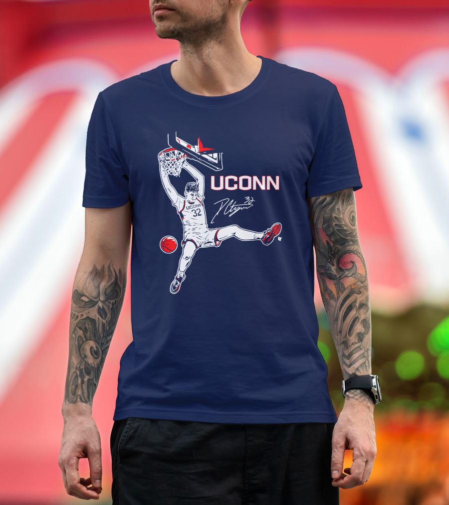 UConn Basketball Donovan Clingan Slam Dunk Signature 32 T-Shirt