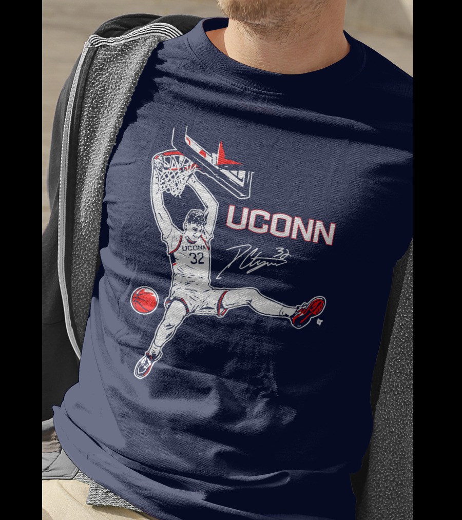UConn Basketball Donovan Clingan Slam Dunk Signature 32 T-Shirt