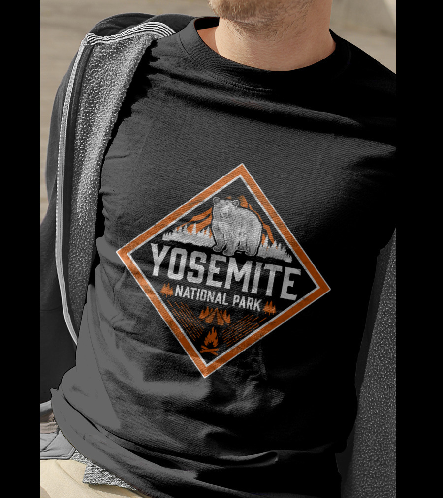 Yosemite National Park California Vintage Bear Mountains Forest Camping Badge T-Shirt