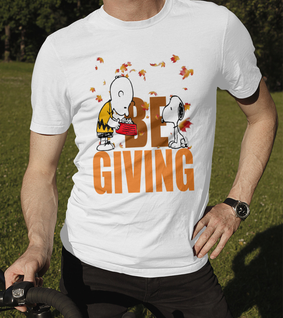 Charlie Brown And Snoopy Be Giving Thanksgiving Day Leaves T-Shirt