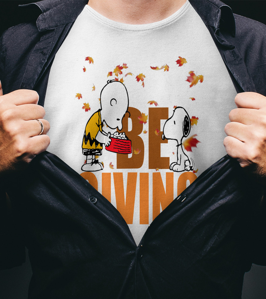 Charlie Brown And Snoopy Be Giving Thanksgiving Day Leaves T-Shirt