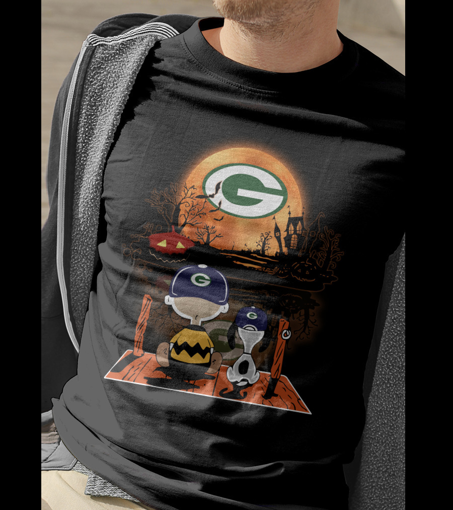 Charlie Brown And Snoopy Halloween Scene With Green Bay Packers T-Shirt