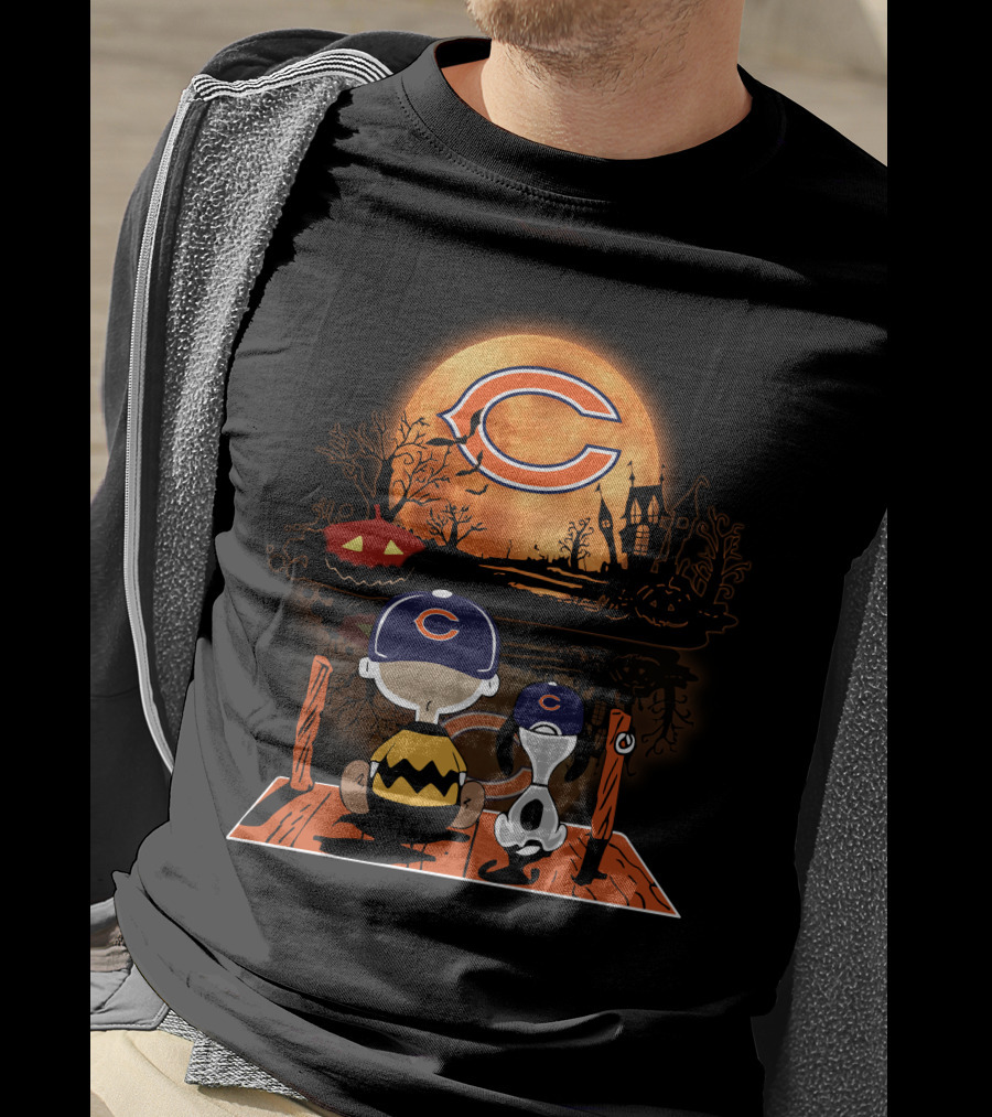 Charlie Brown Snoopy Chicago Bears Halloween Moon Scene T-Shirt