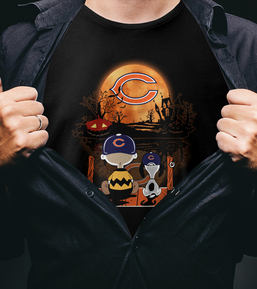 Charlie Brown Snoopy Chicago Bears Halloween Moon Scene T-Shirt