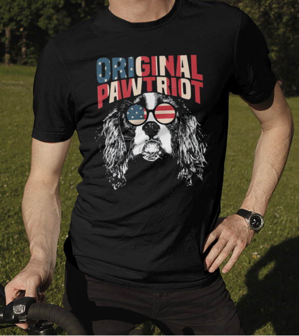 Original Pawtriot Cavalier King Charles Spaniel USA Flag Sunglasses T-Shirt