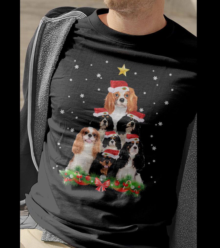 Cavalier King Christmas Tree With Santa Hat Dogs And Snowflakes T-Shirt
