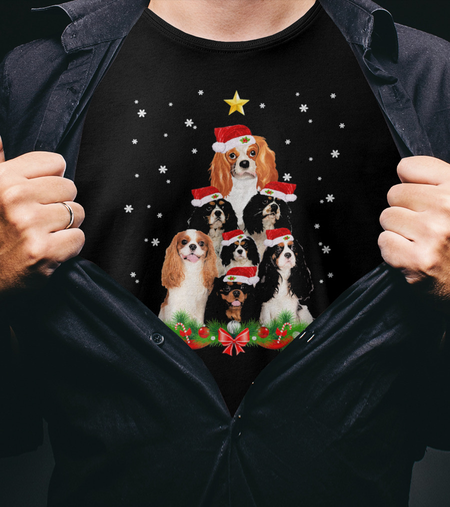 Cavalier King Christmas Tree With Santa Hat Dogs And Snowflakes T-Shirt