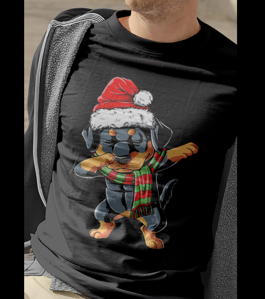 Dabbing Rottweiler Santa With Christmas Hat And Scarf T-Shirt