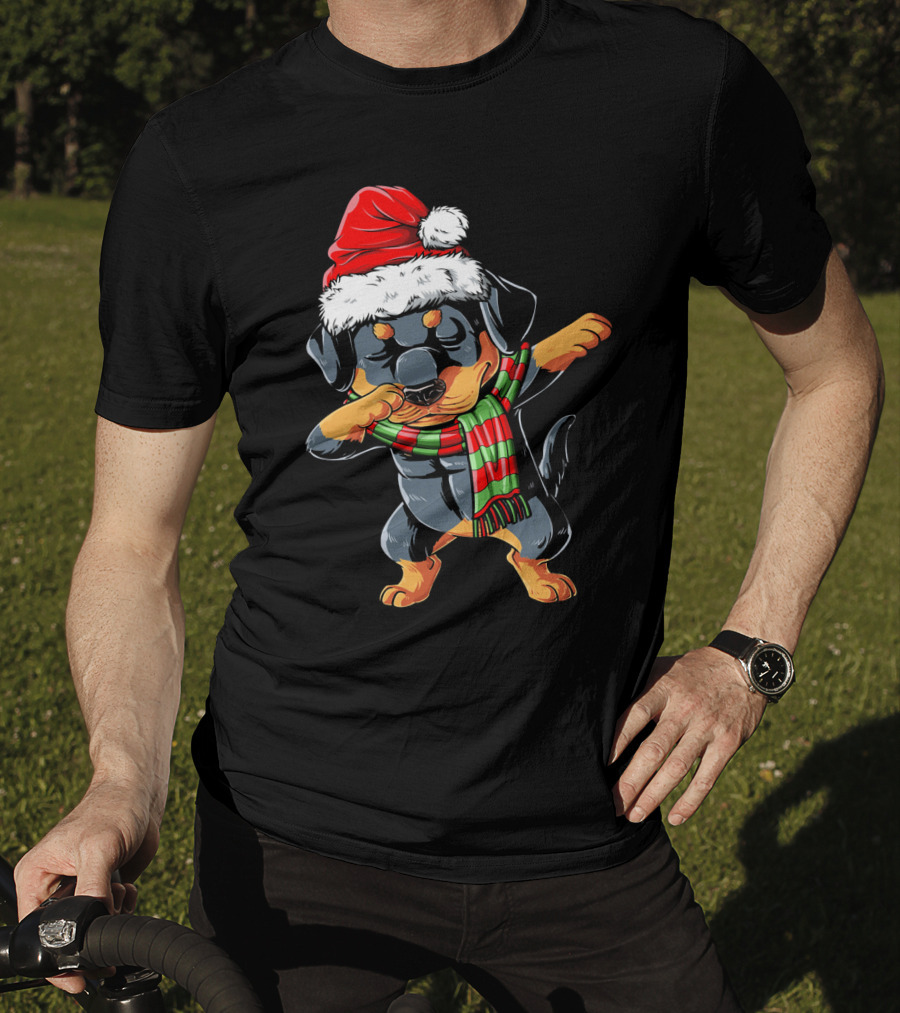 Dabbing Rottweiler Santa With Christmas Hat And Scarf T-Shirt
