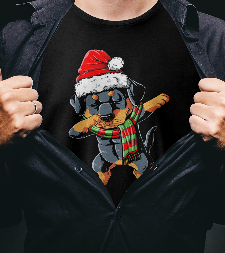 Dabbing Rottweiler Santa With Christmas Hat And Scarf T-Shirt