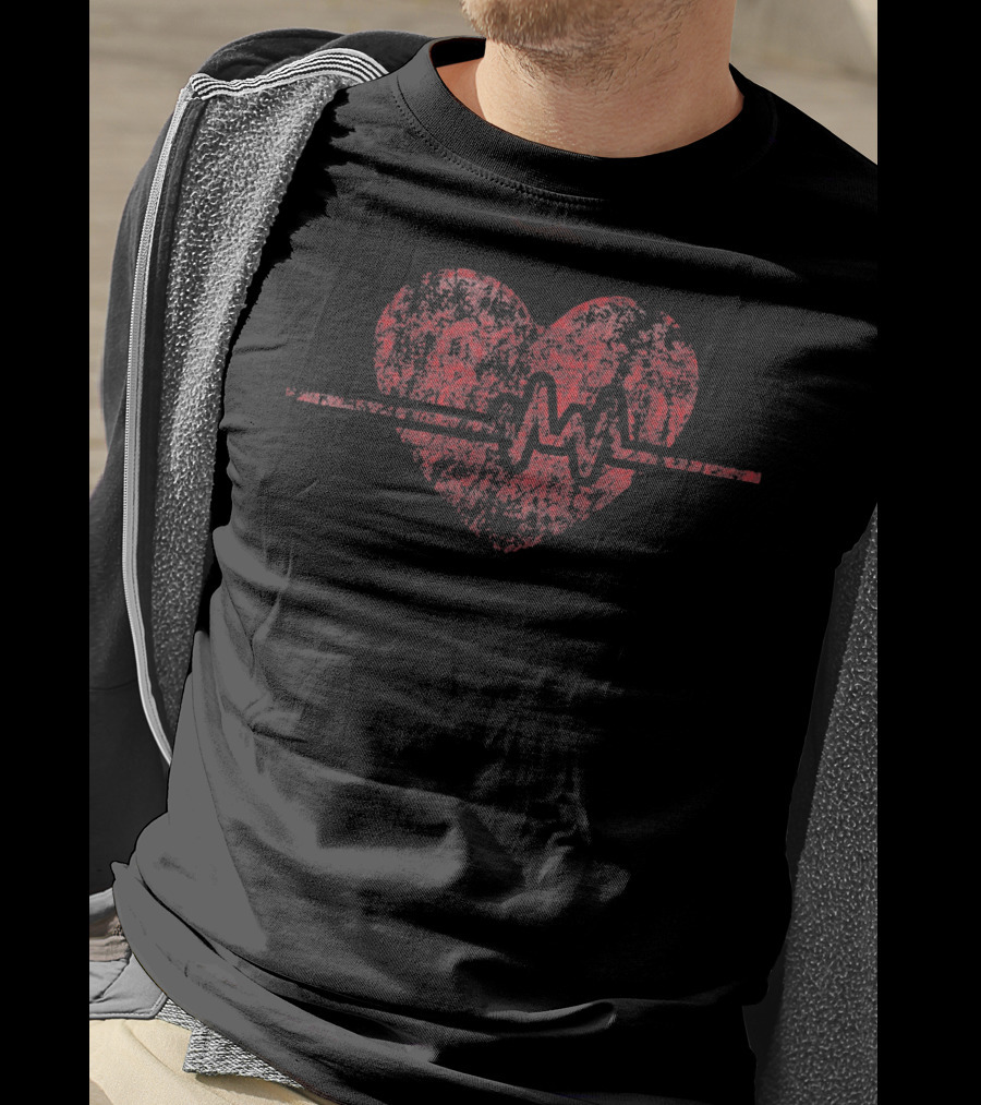 Big Heart EKG Vintage Distressed Valenti Red Heartbeat T-Shirt