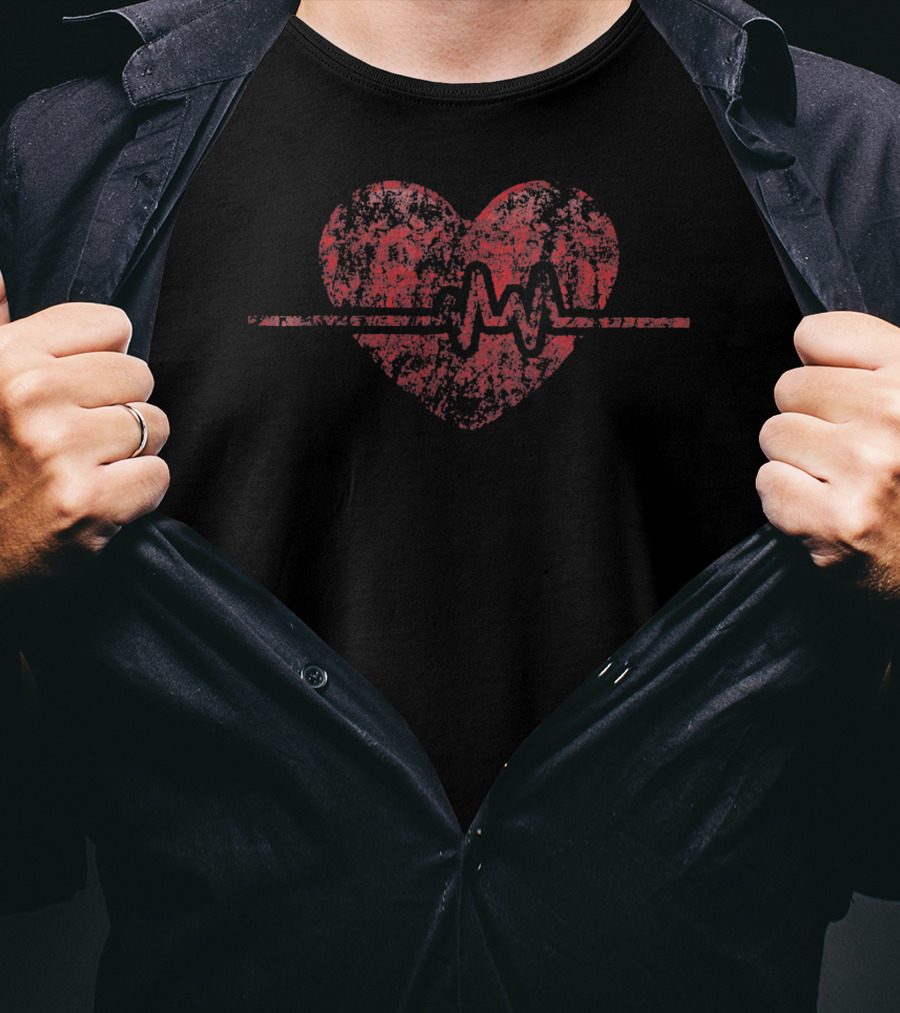 Big Heart EKG Vintage Distressed Valenti Red Heartbeat T-Shirt