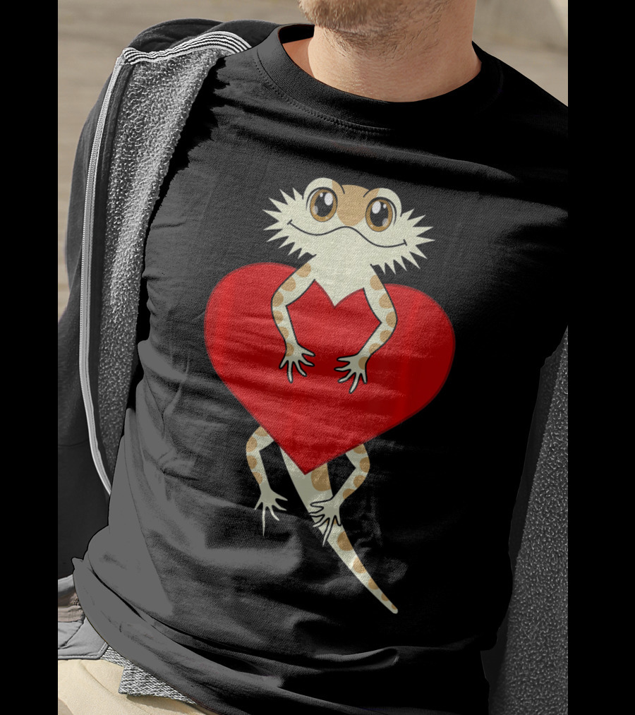 Cute Cartoon Bearded Dragon Hugging Heart Valentines T-Shirt