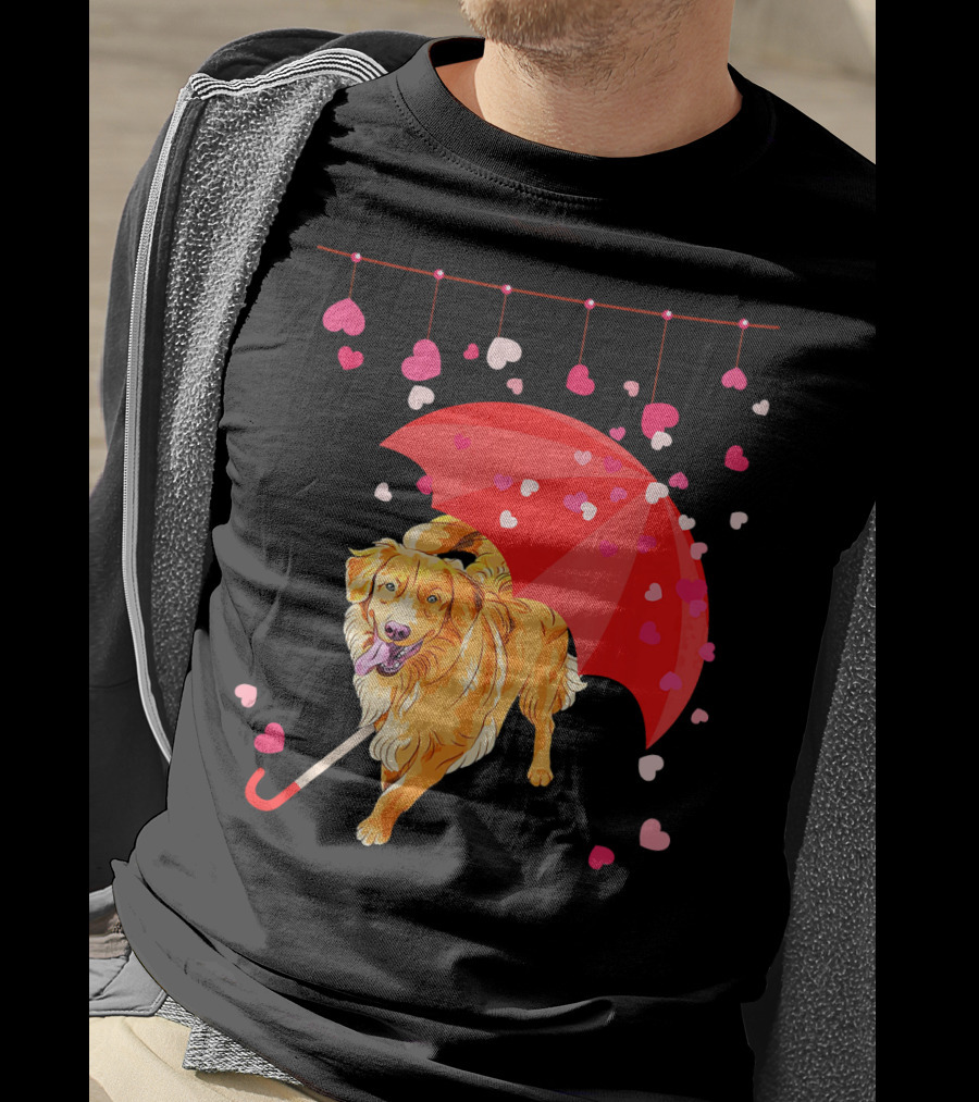 Golden Retriever With Umbrella And Falling Hearts Valentin T-Shirt