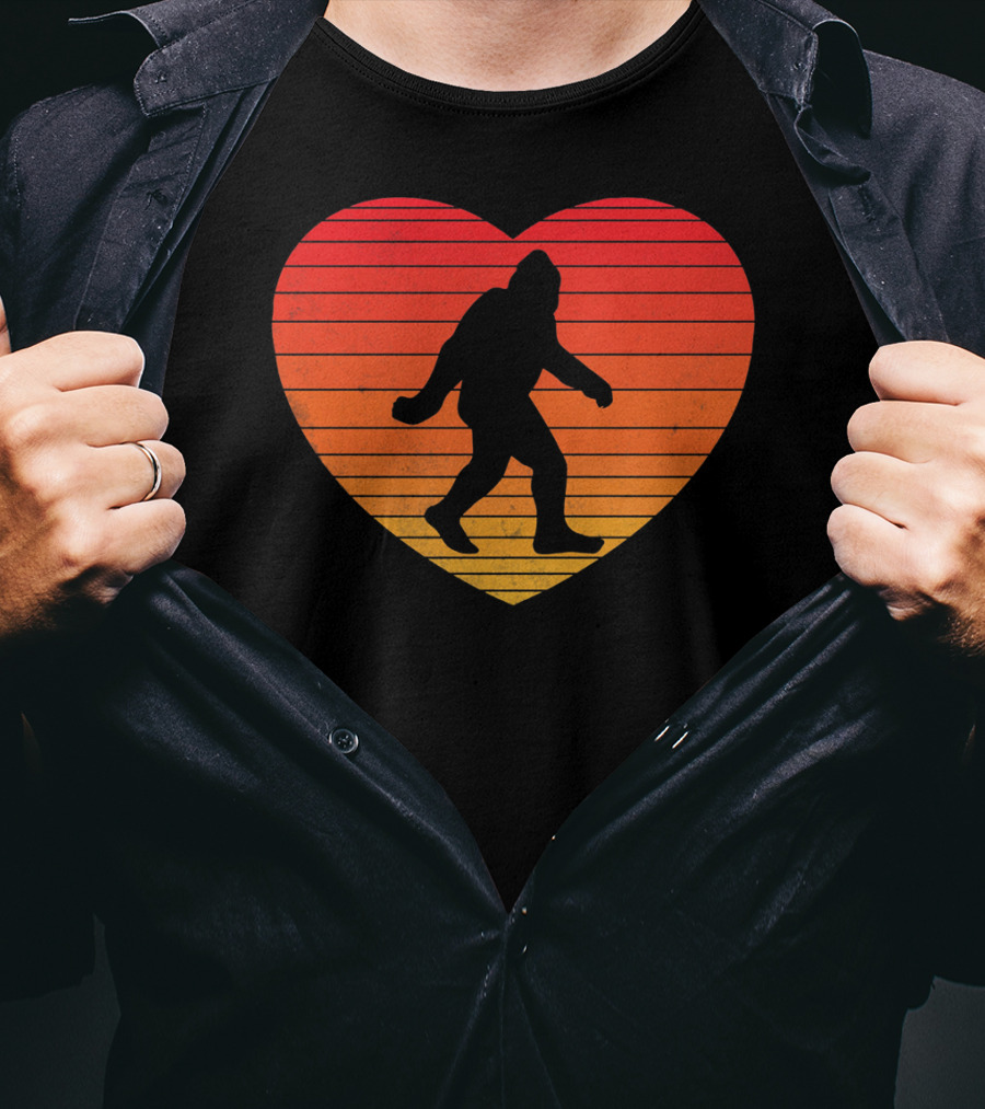 I Heart Bigfoot Sasquatch Funny Valentin Sunset T-Shirt