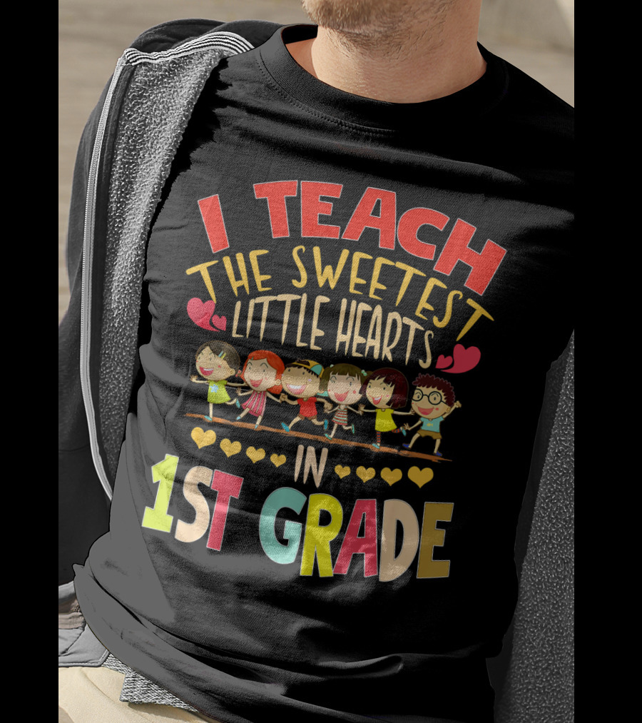 I Teach The Sweetest Little Hearts In 1st Grade T-Shirt