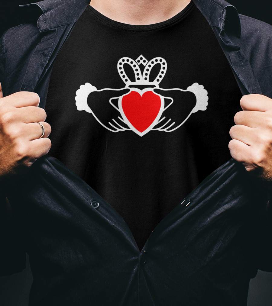 Irish Claddagh Ring Red Heart Symbol Va T-Shirt