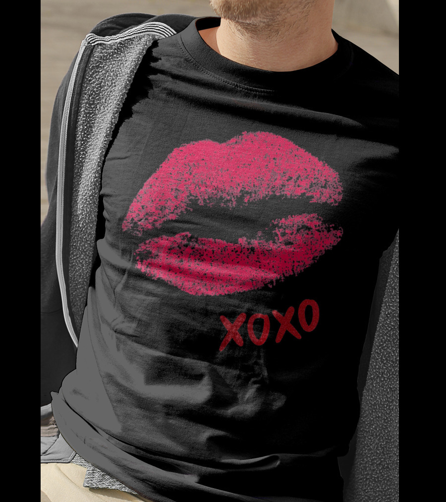 Kiss Lips Xoxo Valentine Day Fun Red Lips Xoxo T-Shirt