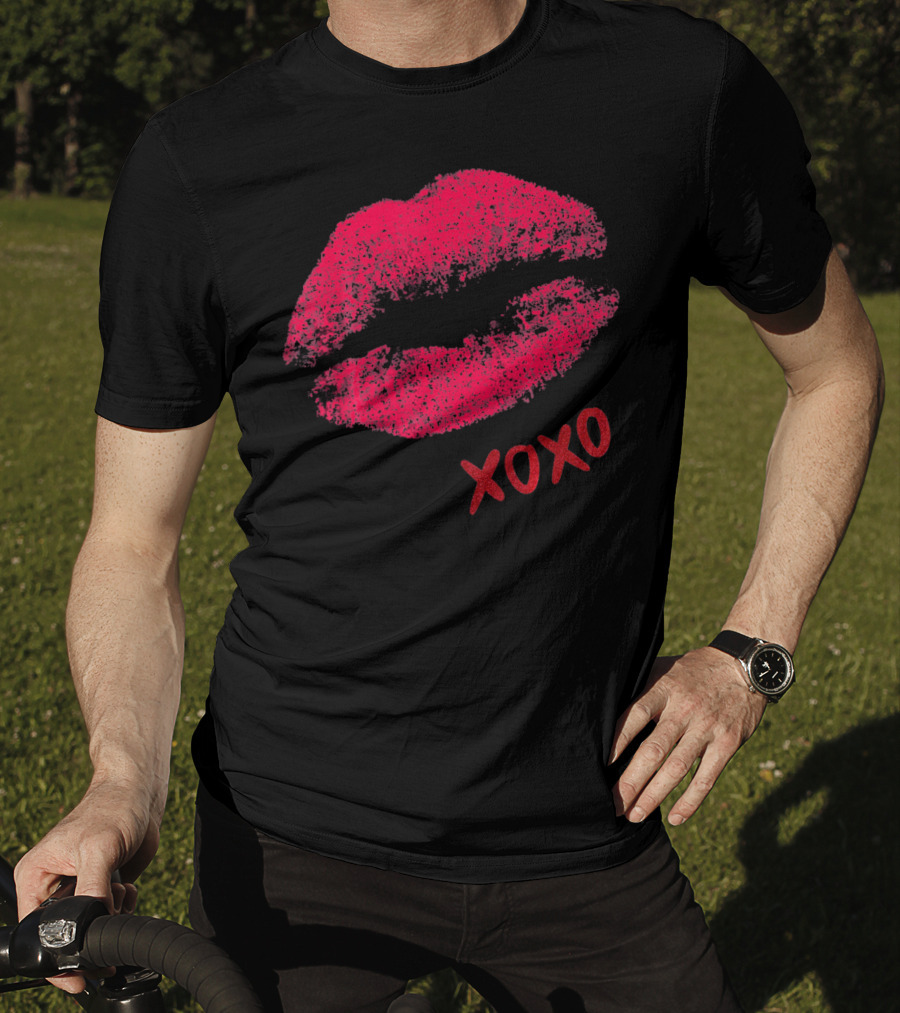 Kiss Lips Xoxo Valentine Day Fun Red Lips Xoxo T-Shirt
