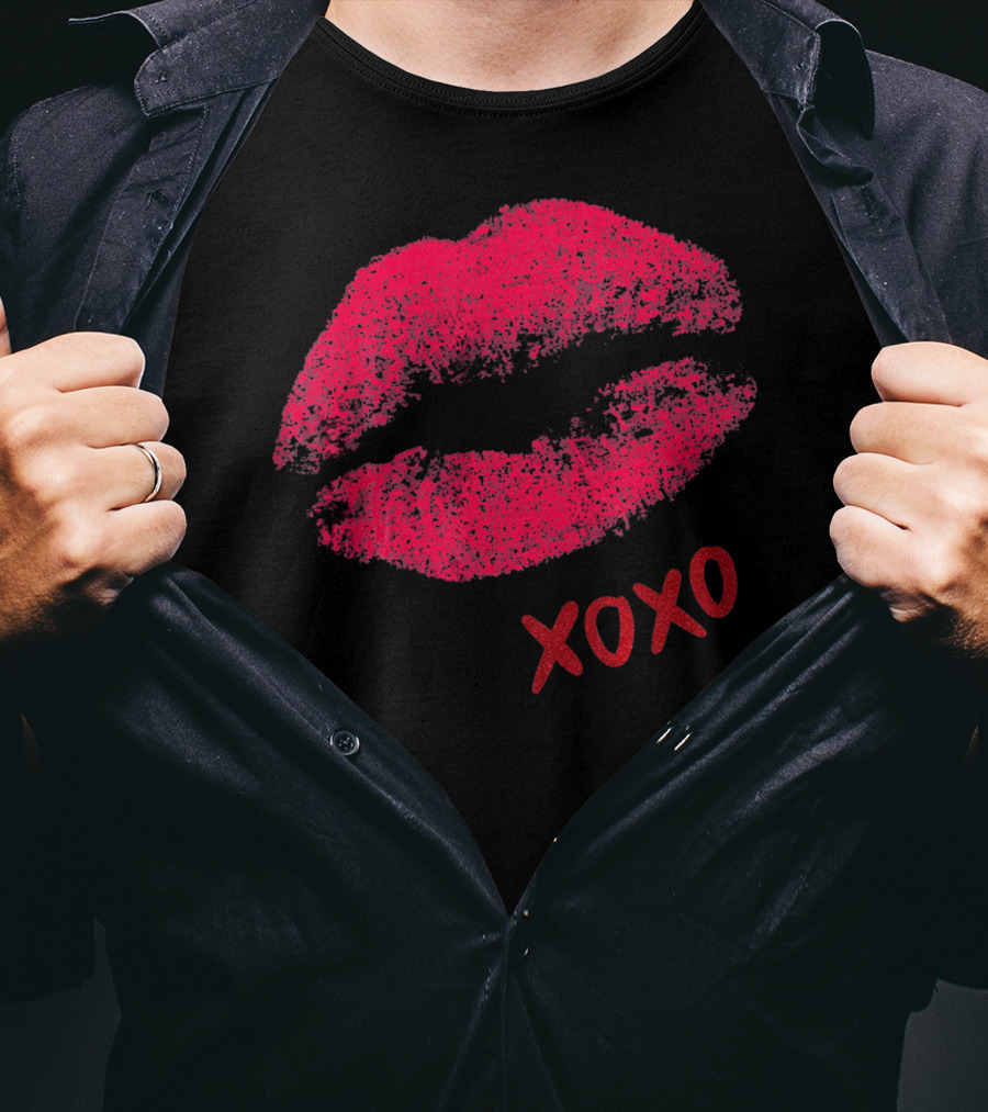 Kiss Lips Xoxo Valentine Day Fun Red Lips Xoxo T-Shirt