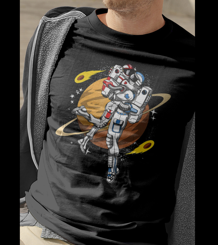 Space Astronaut Couple Valentines Day Planet Hug T-Shirt