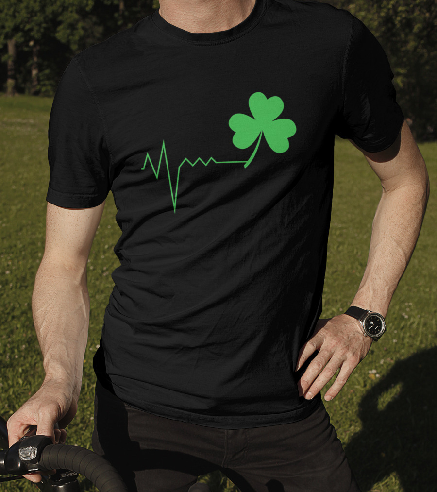St. Patrick's Day Irish Nurse Ireland Shamrock Heartbeat T-Shirt