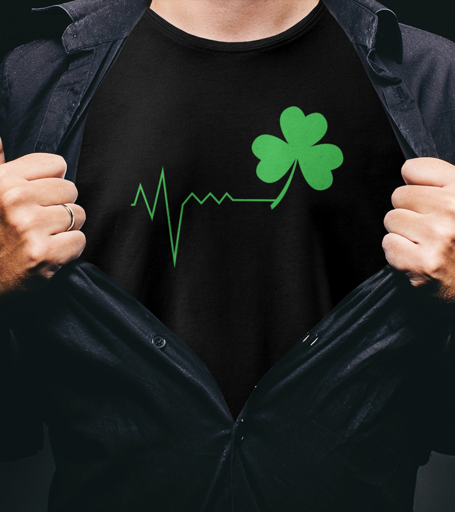 St. Patrick's Day Irish Nurse Ireland Shamrock Heartbeat T-Shirt