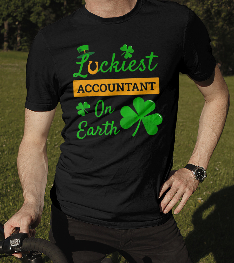Luckiest Accountant On Earth St Patricks Clover Hat Shamrock T-Shirt