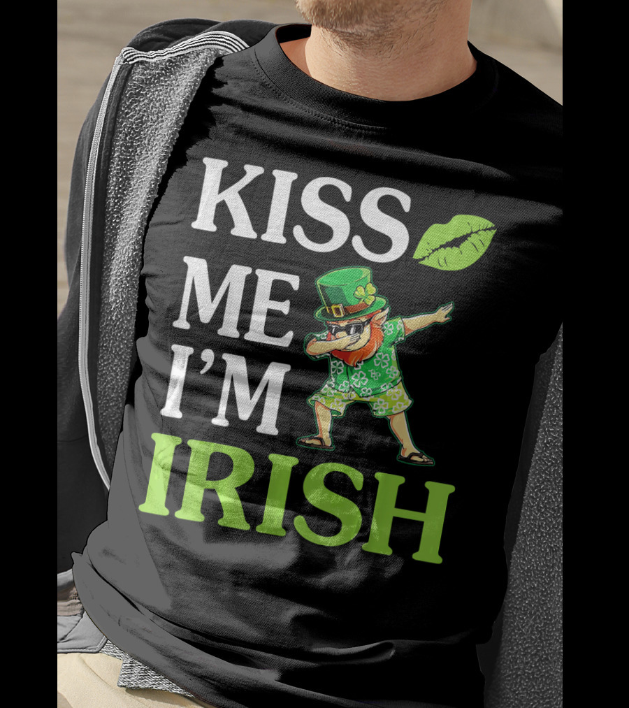 Kiss Me I'm Irish Leprechaun Dabbing Green Hat And Beard T-Shirt