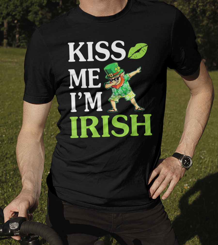 Kiss Me I'm Irish Leprechaun Dabbing Green Hat And Beard T-Shirt