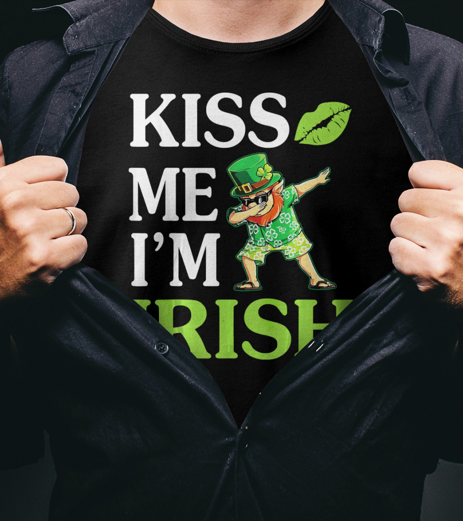 Kiss Me I'm Irish Leprechaun Dabbing Green Hat And Beard T-Shirt