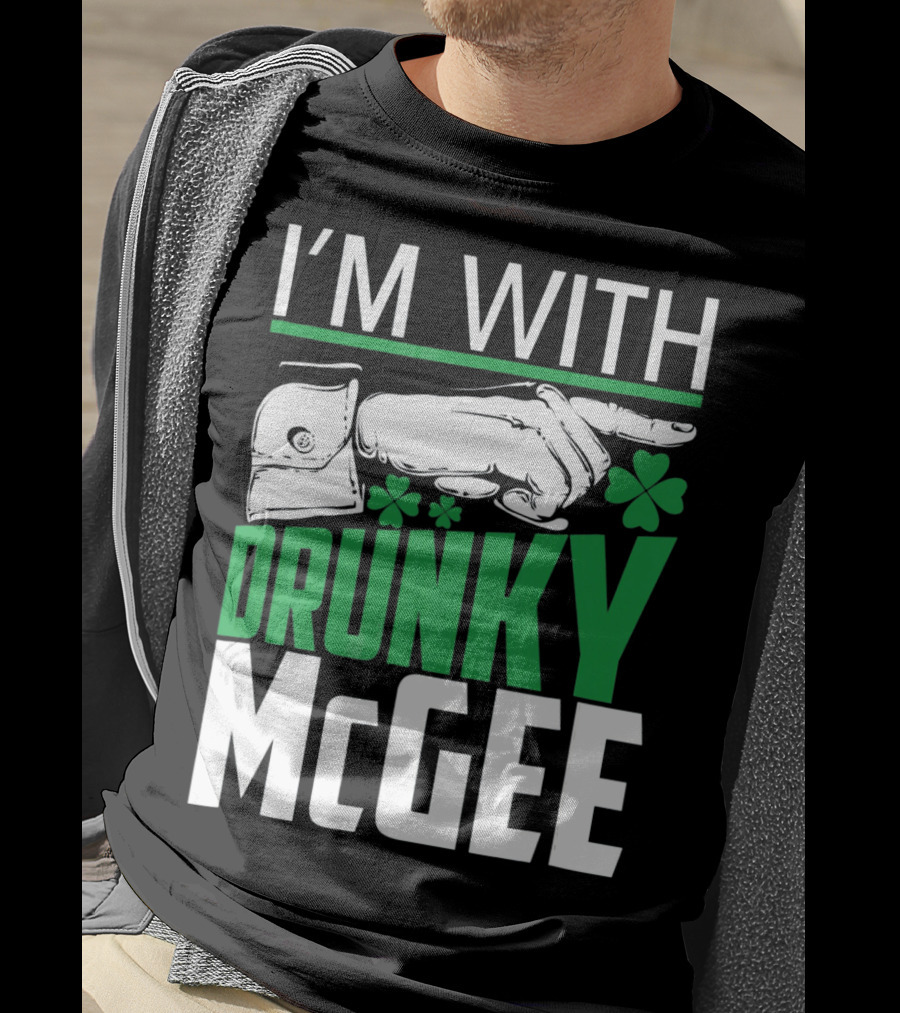 I'M WITH DRUNKY MCGEE St. Patrick's Day Shamrock Arrow T-Shirt