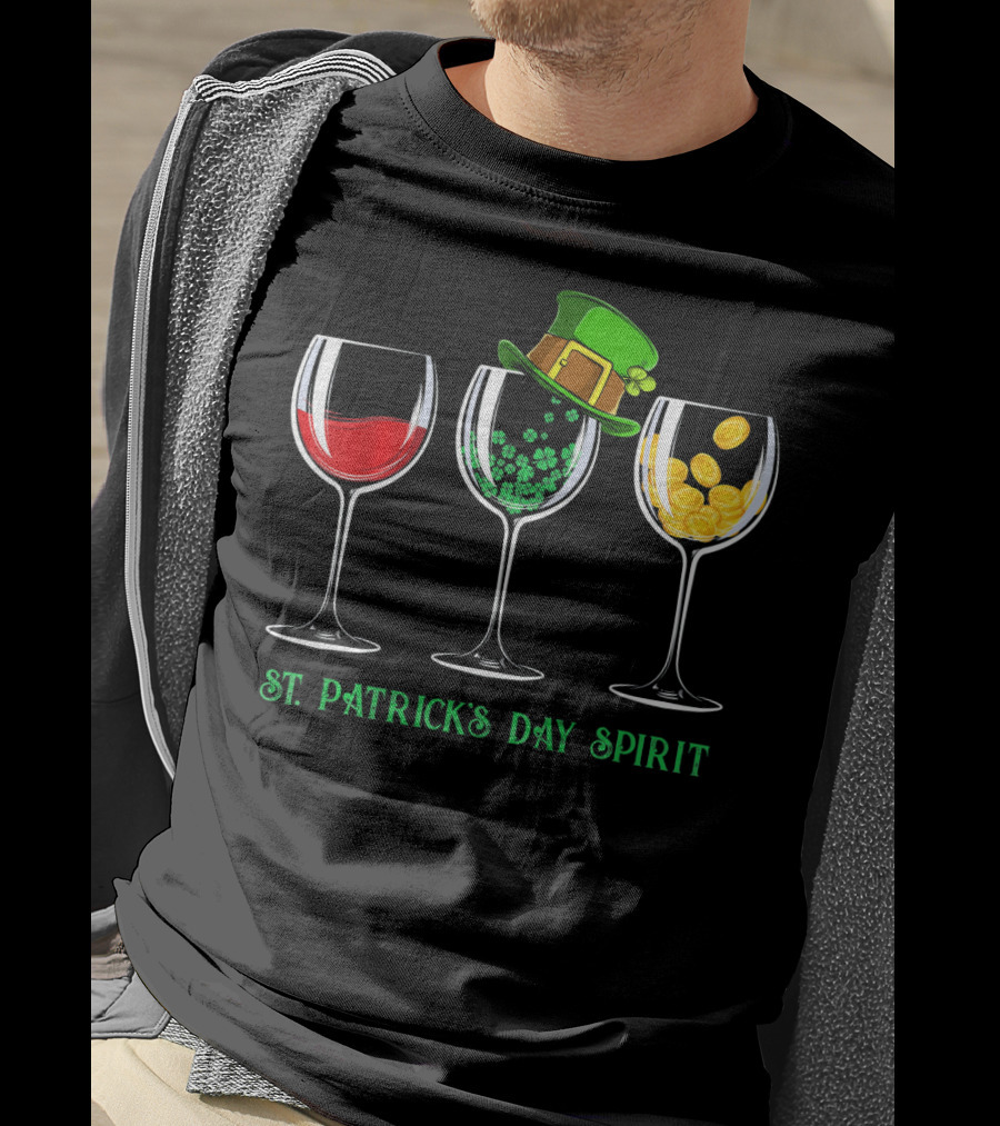St Patrick's Day Spirit Wine Shamrock Leprechaun Coins T-Shirt