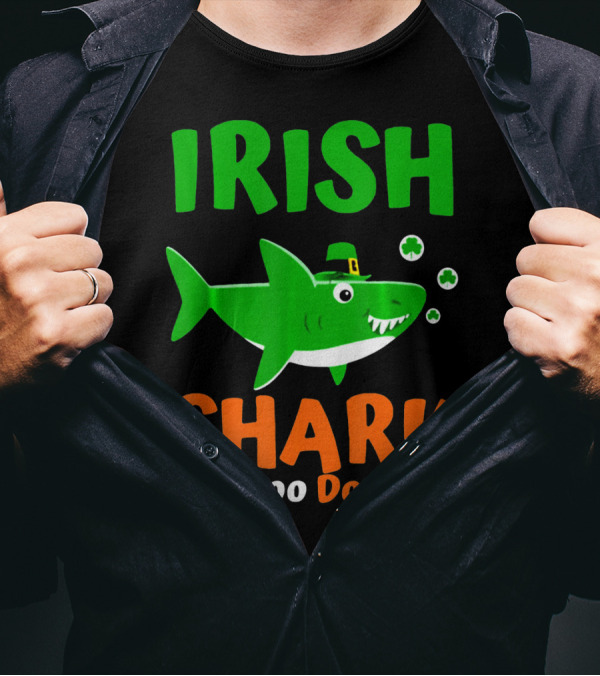 Irish Shark Doo Doo Doo Leprechaun Hat And Shamrocks T-Shirt