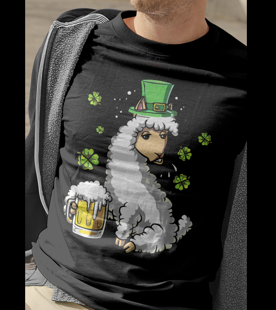 Leprechaun Llama Alpaca St Patrick's Day Beer Holding Clover Shamrock T-Shirt