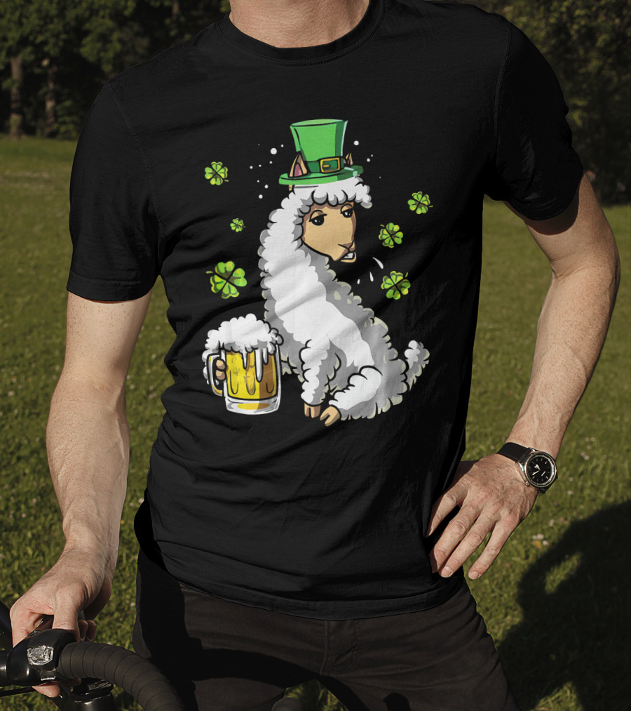 Leprechaun Llama Alpaca St Patrick's Day Beer Holding Clover Shamrock T-Shirt