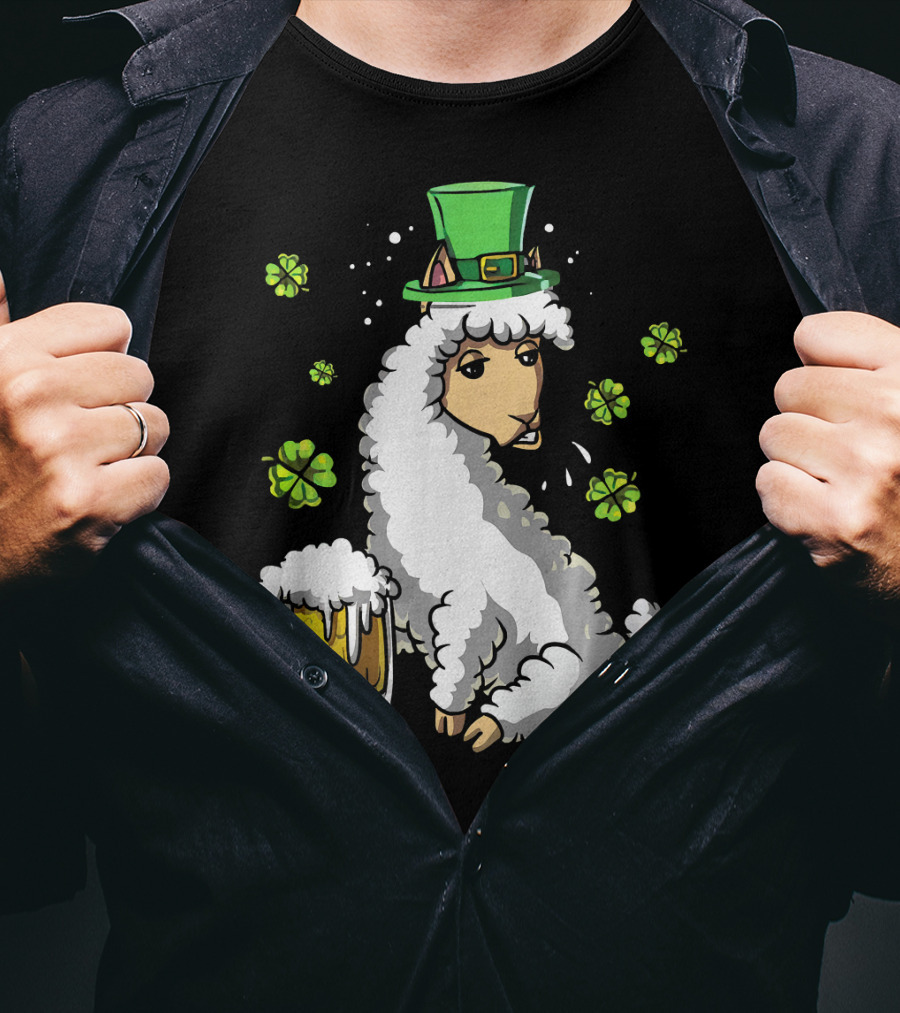 Leprechaun Llama Alpaca St Patrick's Day Beer Holding Clover Shamrock T-Shirt