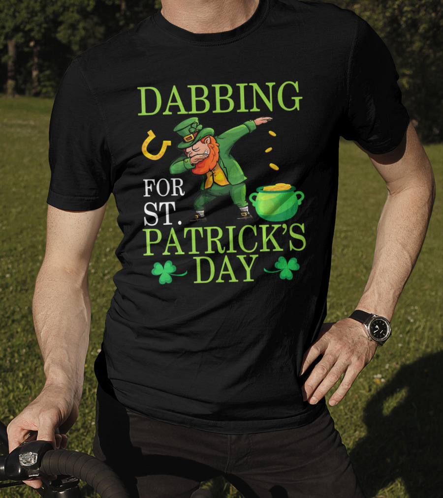 Dabbing Leprechaun Sprinkling Gold For St. Patrick's Day T-Shirt