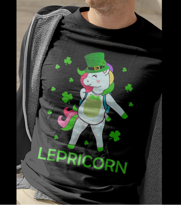 St Patricks Day Flossing Lepricorn Irish Unicorn With Green Hat And Shamrocks T-Shirt