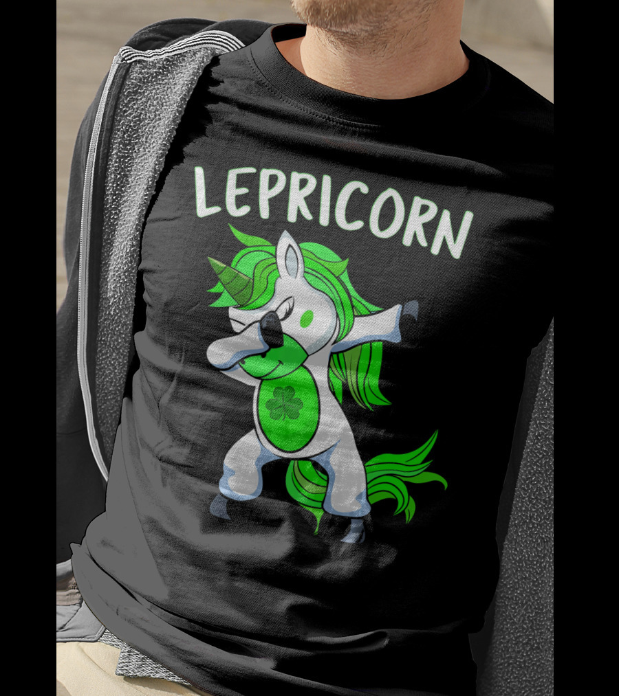 Lepricorn Dabbing Unicorn Leprechaun With Clover T-Shirt